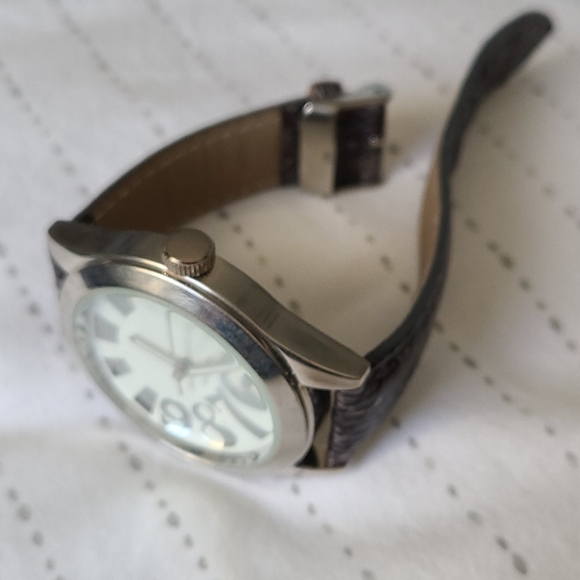 Women's Watch - Picture 3 of 5